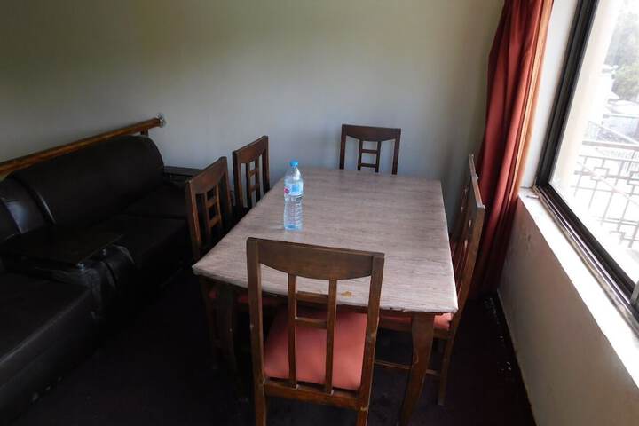 Dining 6 of 9