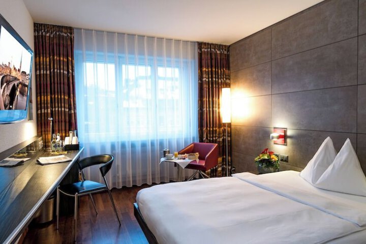 Room 19 of 40