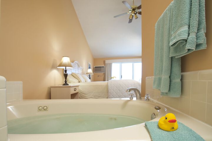 Private spa tub