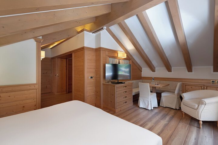 Room 35 of 76
