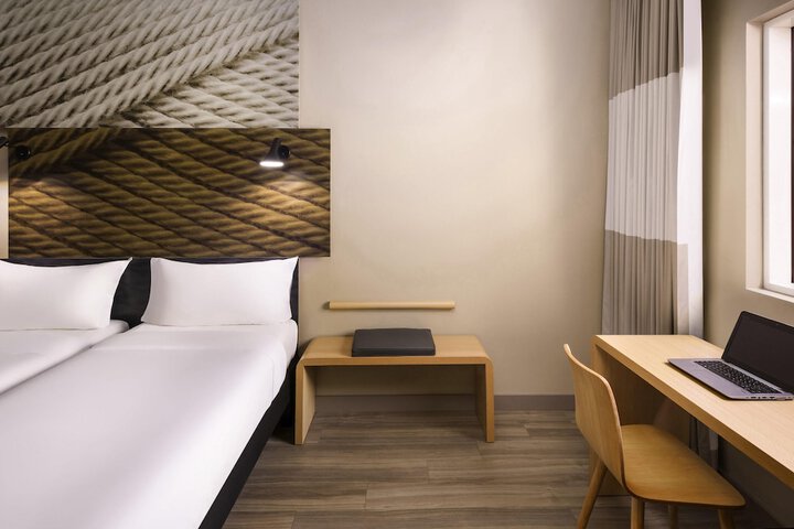 Room 28 of 112
