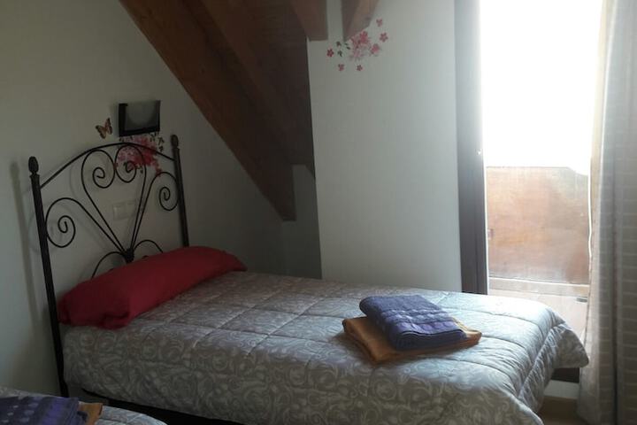 Room 2 of 40