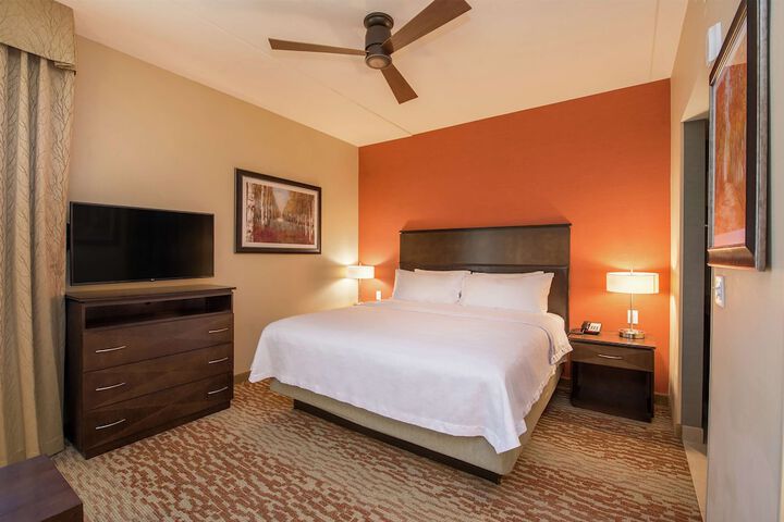 Studio King Bed Accessible (9 of 12)