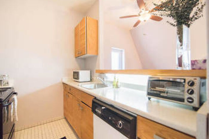 LM Stays - 142 James Street Loft