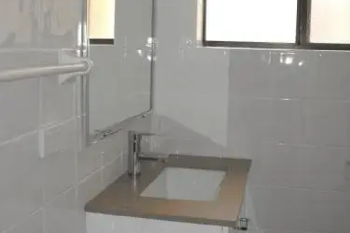 Room 6 of 12