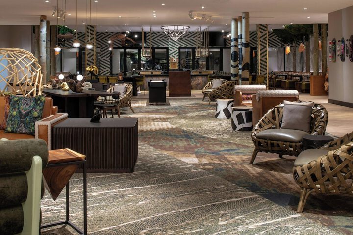 Lobby lounge