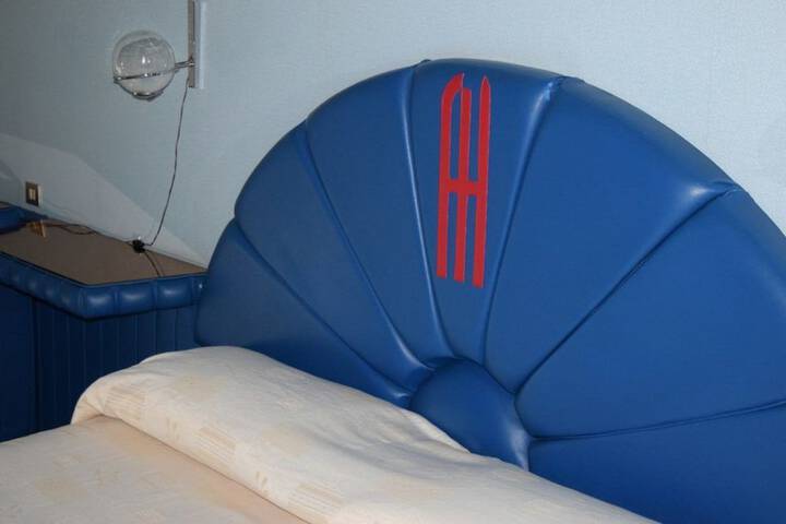 Room 11 of 17