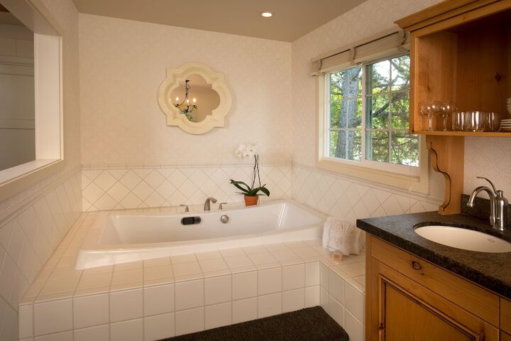 Hot Tub 33 of 53