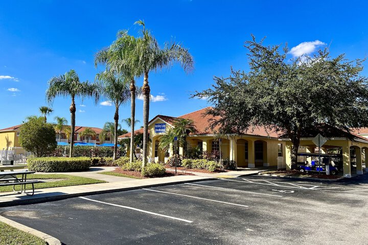 Hotel View 329 of 331