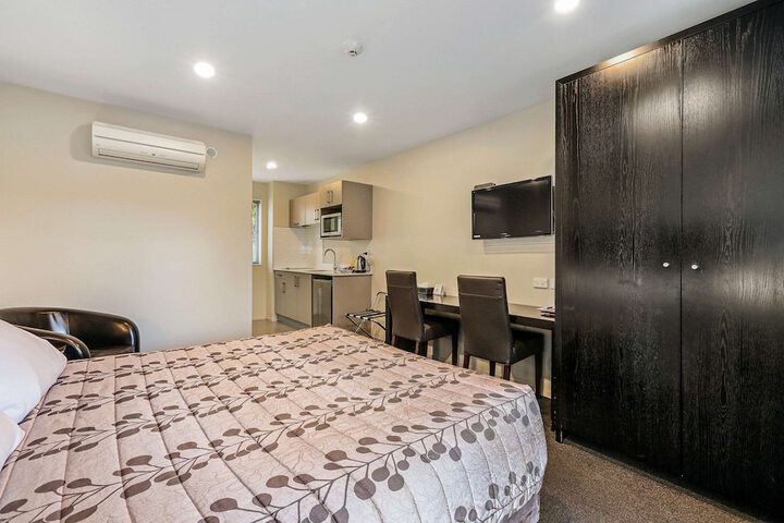 Room 10 of 42