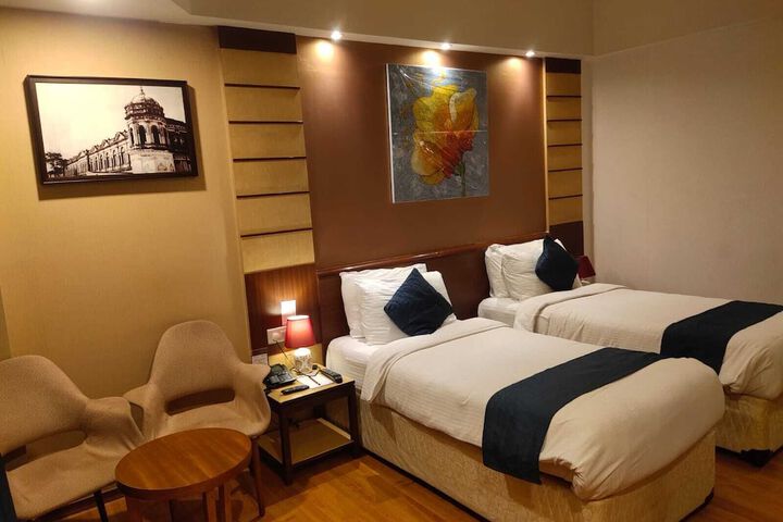 Room 9 of 85
