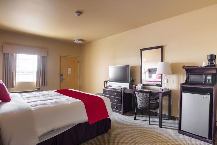1 King Bed (1 of 10)