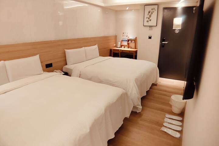Room 33 of 51