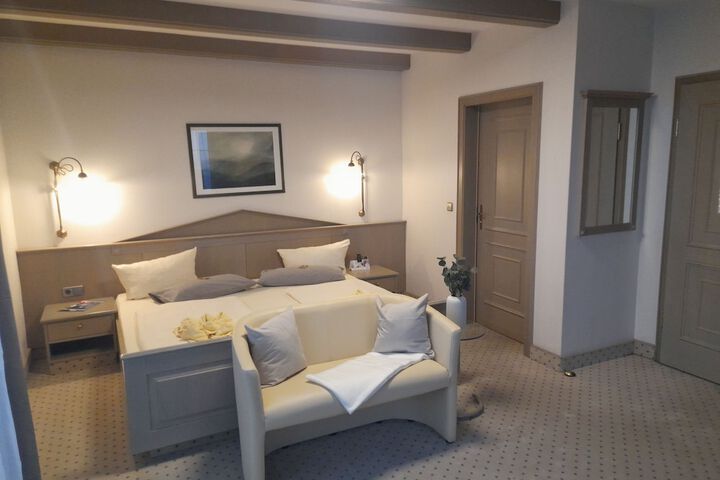 Room 33 of 67
