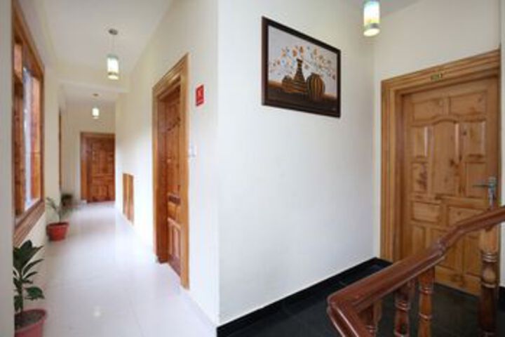 Ballroom/Hall 18 of 25