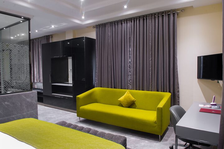 Room 3 of 33
