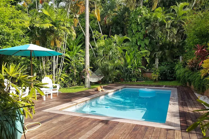 Pool 9 of 15
