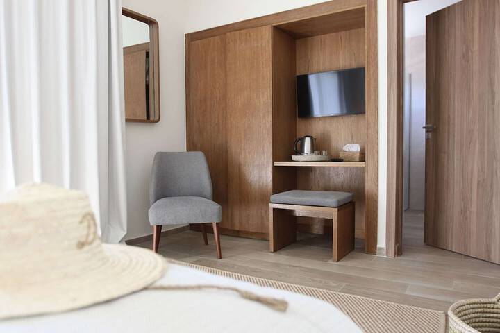 Room 6 of 73
