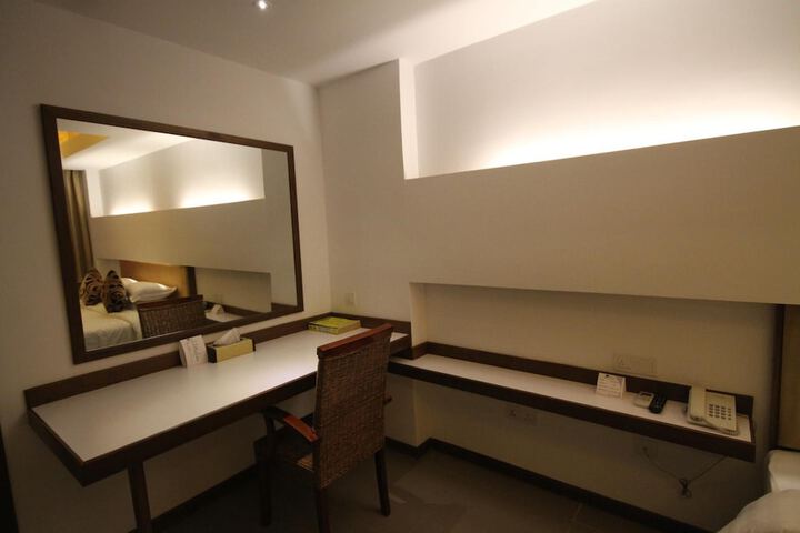 Room 25 of 51