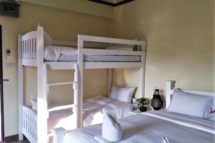 Room 14 of 65