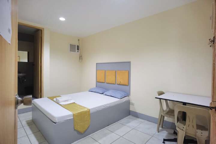 Room 7 of 18