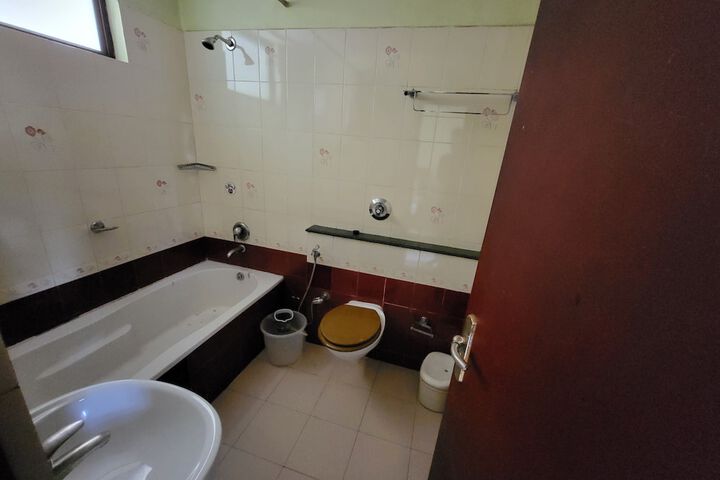Room 17 of 27