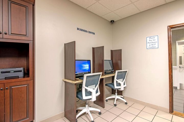 Room 4 of 126