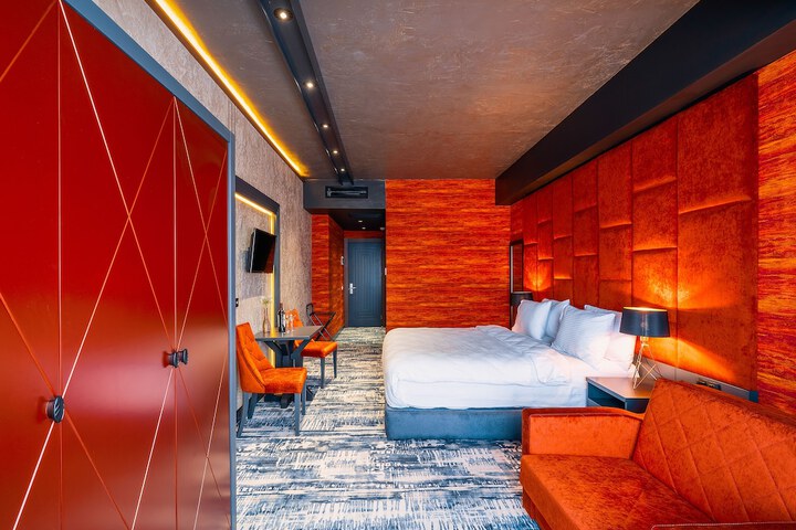 Room 100 of 199