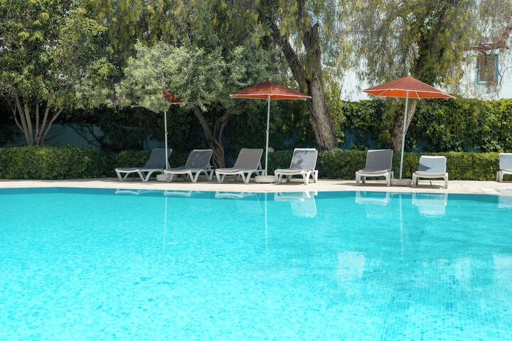 Pool 107 of 184