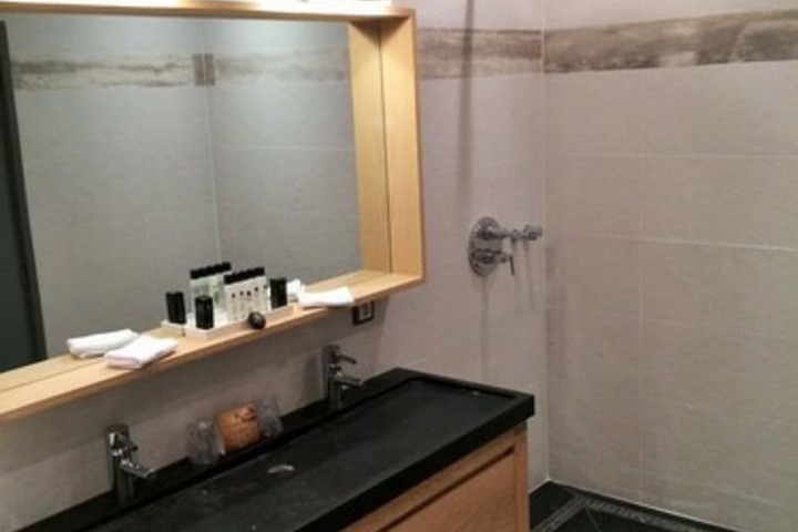Room 35 of 62