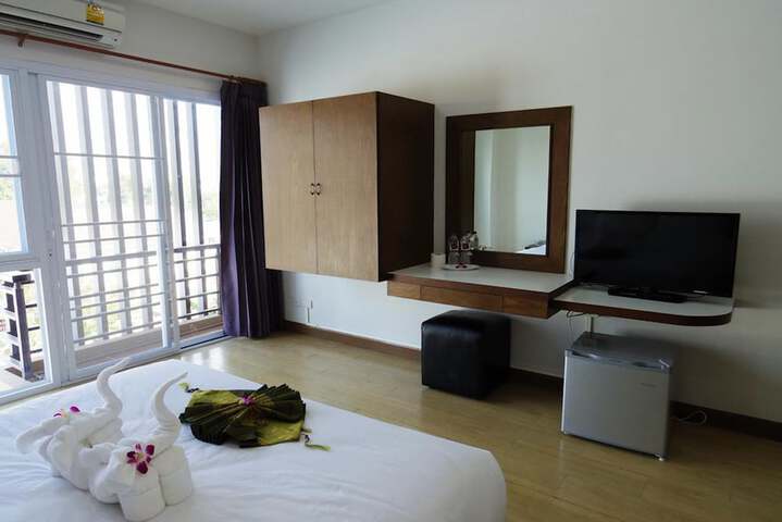Room 17 of 38
