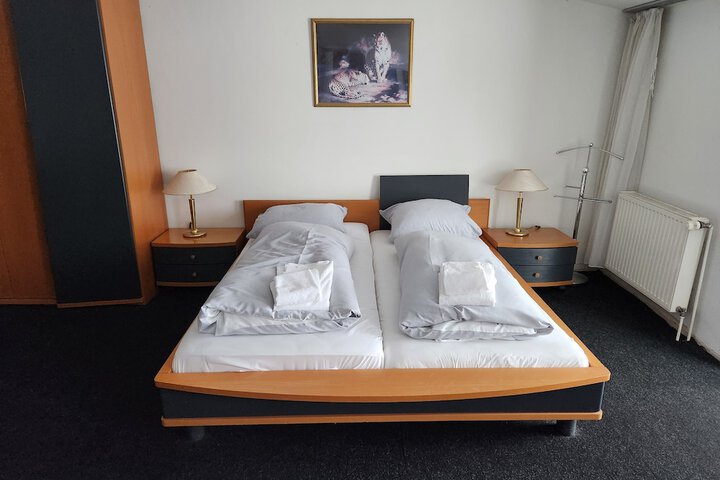 Room 13 of 21