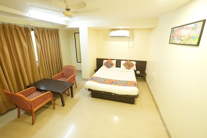 Room 4 of 8