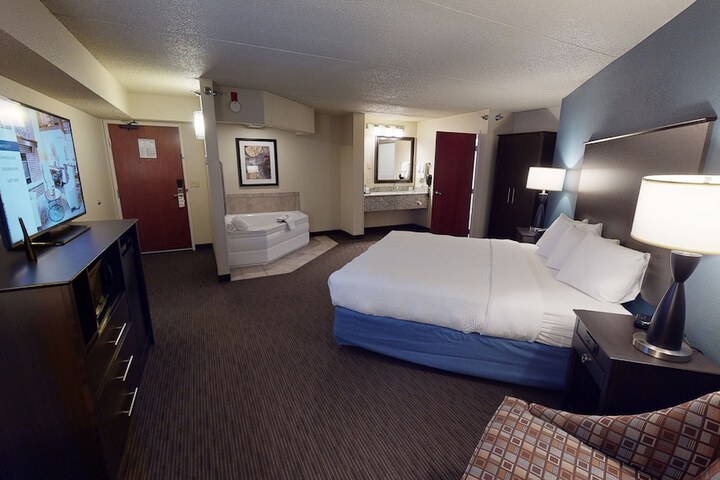 1 King Bed (19 of 34)
