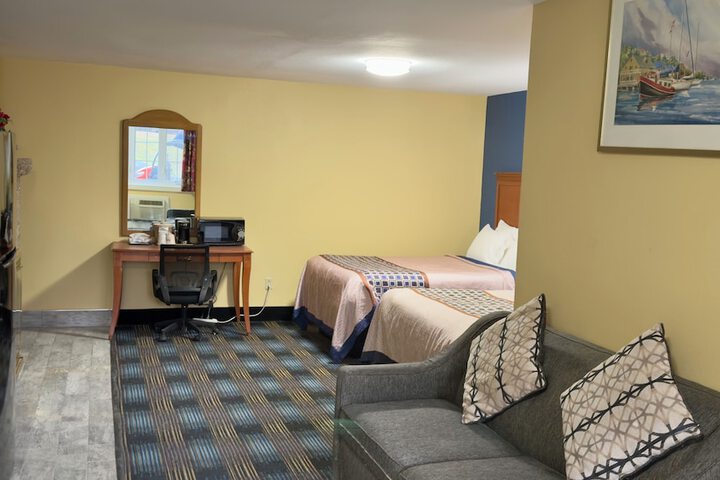 Quadruple Deluxe Queen Bed (27 of 28)