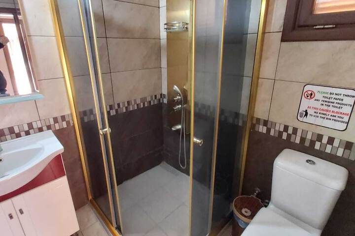 Room 4 of 17