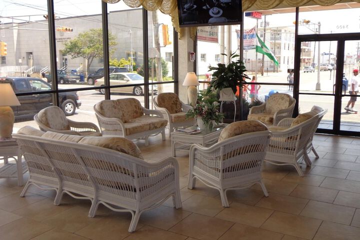 Entrance & Lobby
