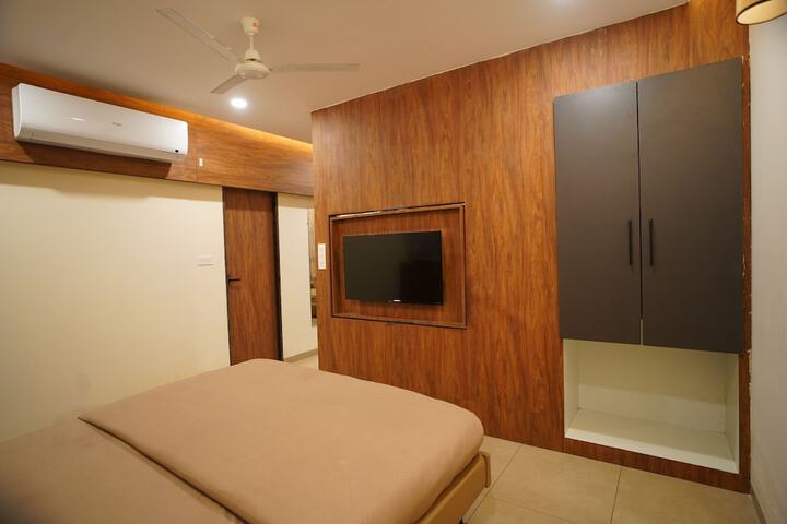 Room 8 of 32
