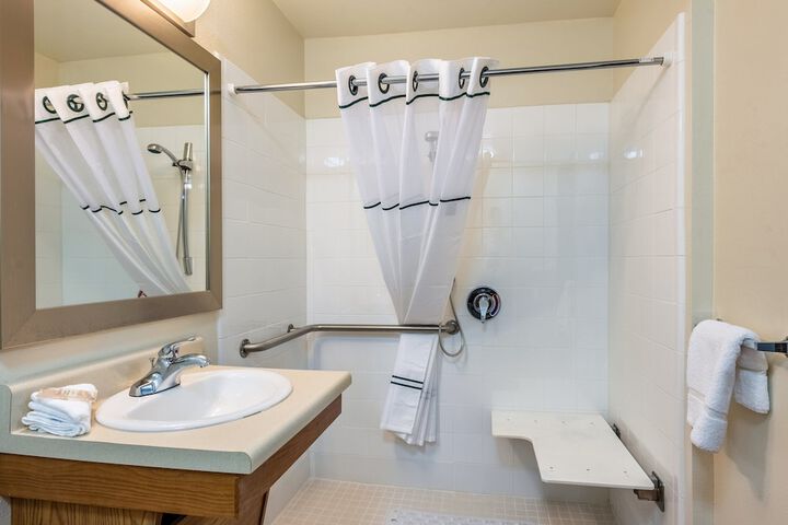 Studio Double Bed Accessible (2 of 23)