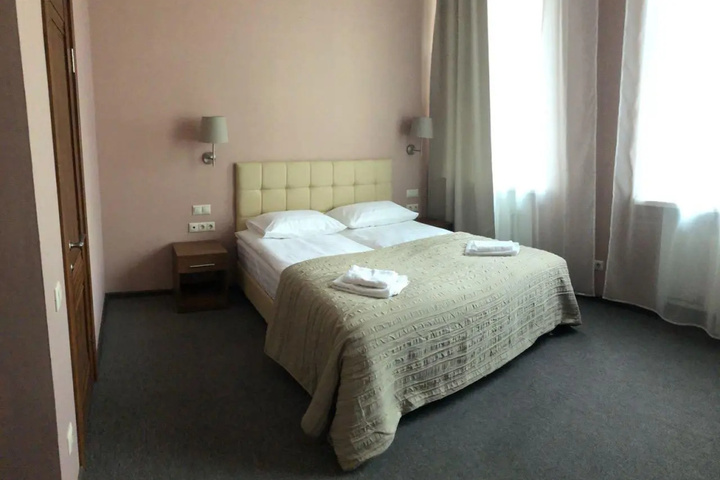 Room 6 of 18