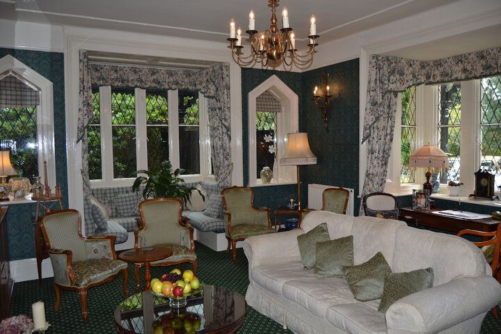 Lounge 15 of 17