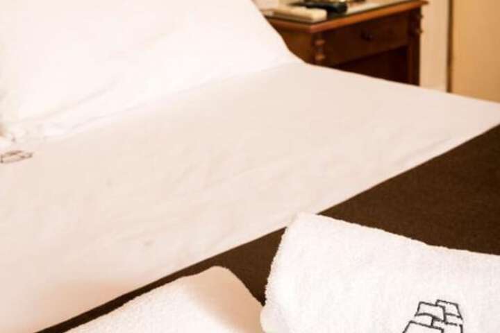 Room 8 of 48
