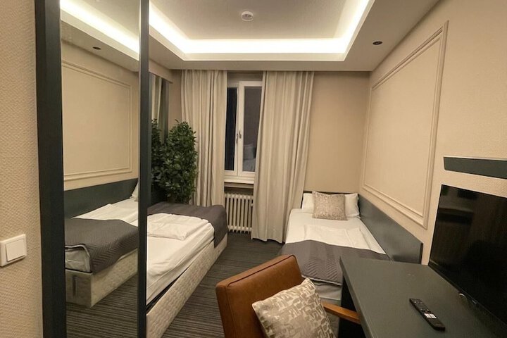 Room 12 of 15