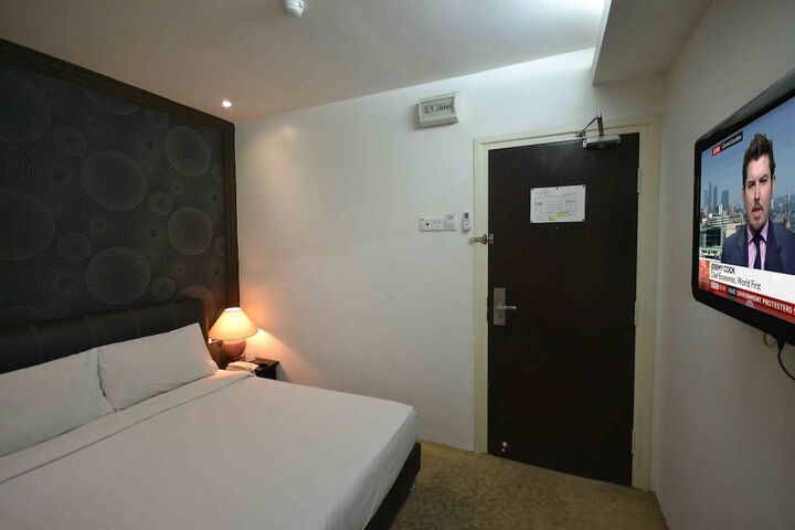 Room 4 of 48