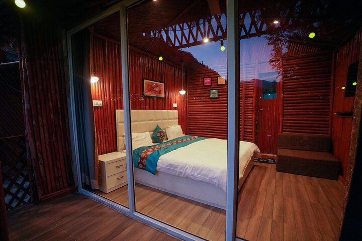 Room 8 of 28