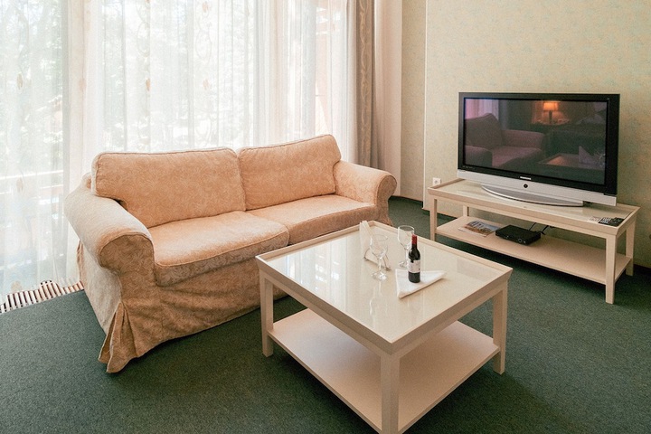 Room 8 of 11