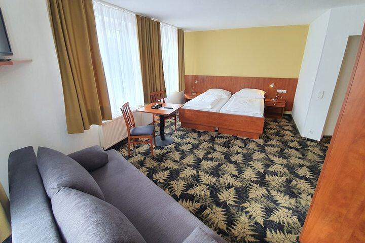 Room 10 of 22