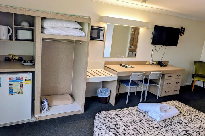 Room 9 of 32