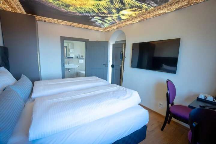 Room 10 of 48