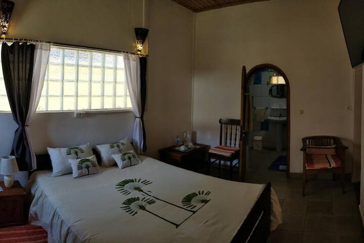 Room 6 of 33